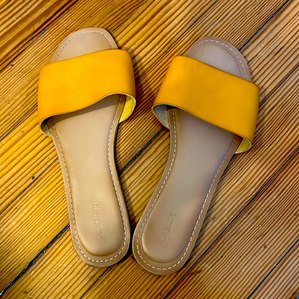 Women’s slide sandals